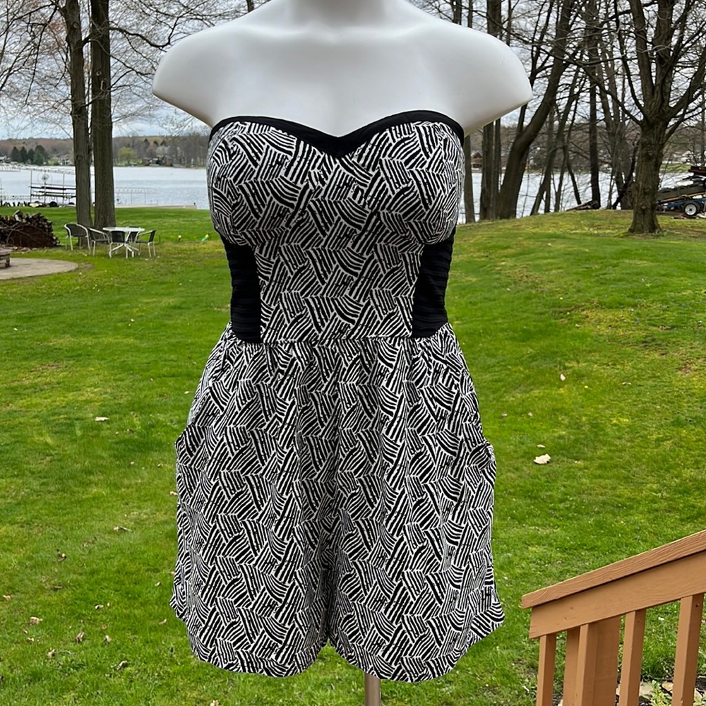 Xhilaration 1-piece strapless romper M